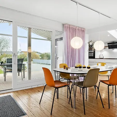 3 Bedroom Amazing In Semesterbostad