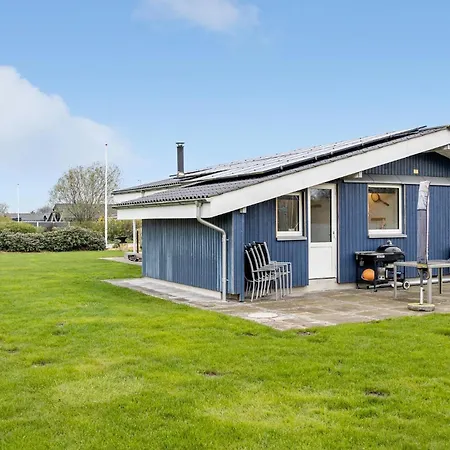 3 Bedroom Amazing In Semesterbostad *